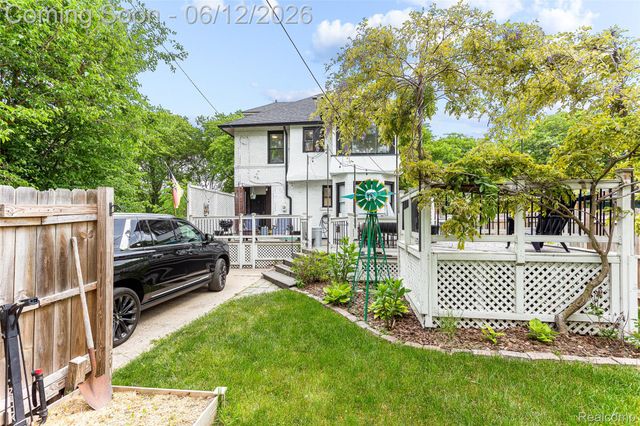 7641 La Salle Boulevard, Detroit, MI 48206