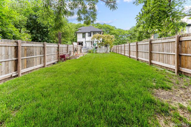 7641 La Salle Boulevard, Detroit, MI 48206