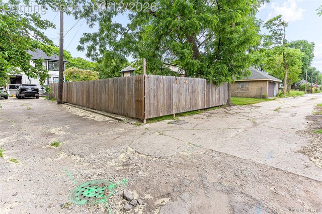 7641 La Salle Boulevard, Detroit, MI 48206