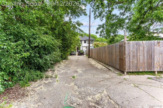 7641 La Salle Boulevard, Detroit, MI 48206