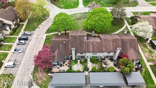 25062 Oakbrooke Drive, Southfield, MI 48033