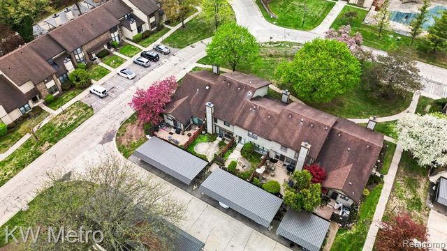 25062 Oakbrooke Drive, Southfield, MI 48033