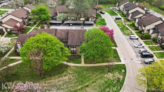 25062 Oakbrooke Drive, Southfield, MI 48033