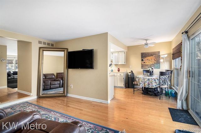 25062 Oakbrooke Drive, Southfield, MI 48033