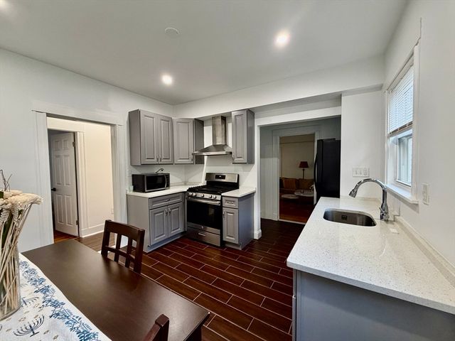 22 James St 24, Quincy, MA 02169