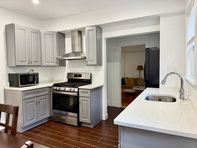 22 James St 24, Quincy, MA 02169