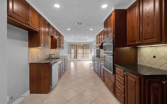 300 Trailview Drive, Woodway, TX 76712