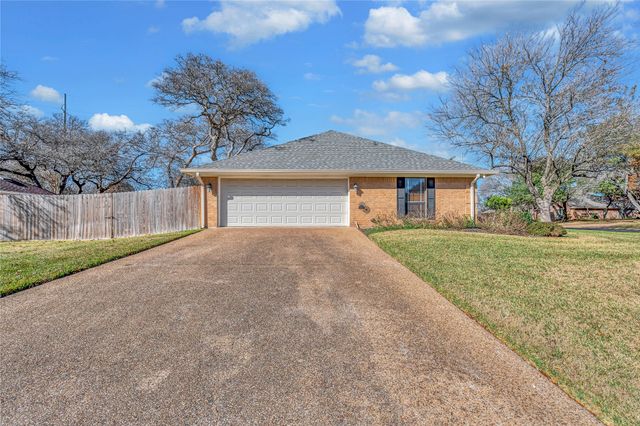 300 Trailview Drive, Woodway, TX 76712