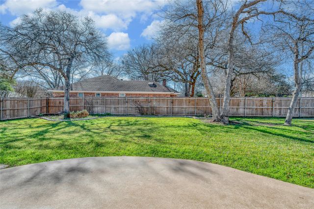 300 Trailview Drive, Woodway, TX 76712