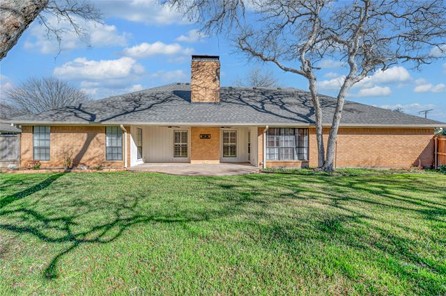 300 Trailview Drive, Woodway, TX 76712