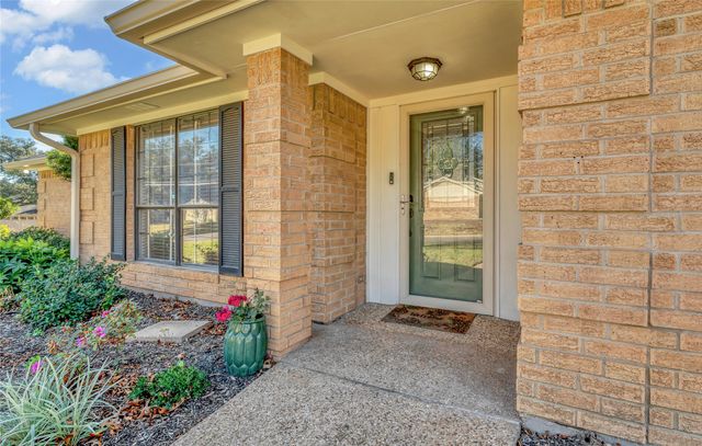 300 Trailview Drive, Woodway, TX 76712