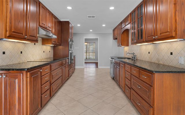 300 Trailview Drive, Woodway, TX 76712