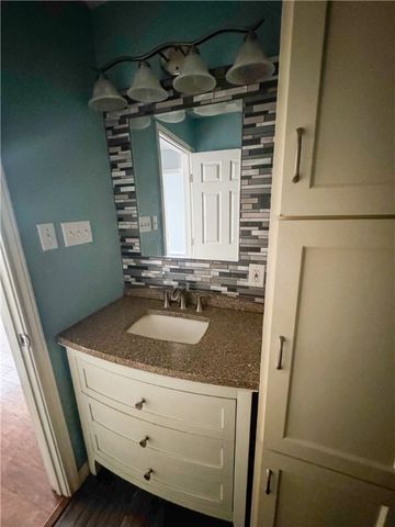 702 Jefferson St, Alice, TX 78332