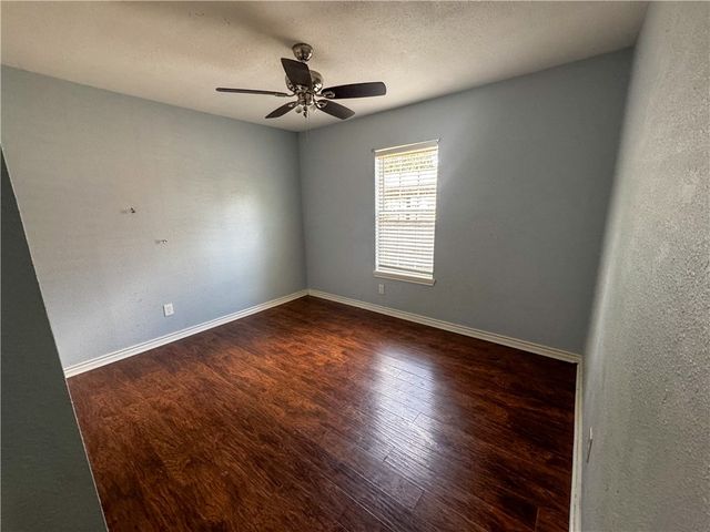 702 Jefferson St, Alice, TX 78332