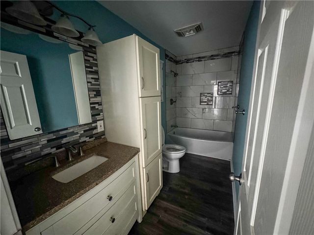 702 Jefferson St, Alice, TX 78332