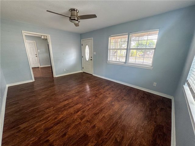 702 Jefferson St, Alice, TX 78332