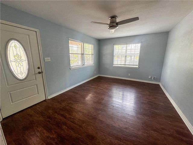 702 Jefferson St, Alice, TX 78332