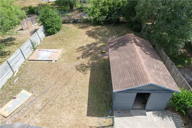 702 Jefferson St, Alice, TX 78332