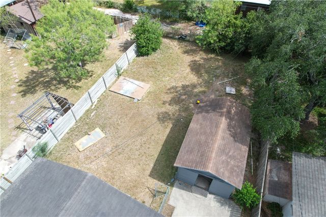 702 Jefferson St, Alice, TX 78332