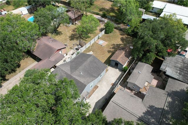 702 Jefferson St, Alice, TX 78332