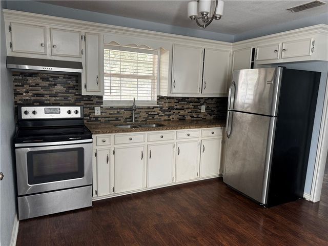 702 Jefferson St, Alice, TX 78332