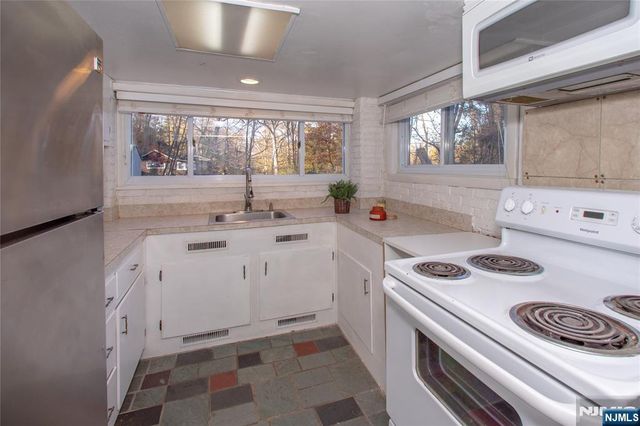 18 Decker Pond Road, Sussex, NJ 07461