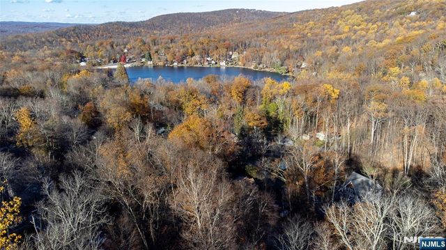 18 Decker Pond Road, Sussex, NJ 07461