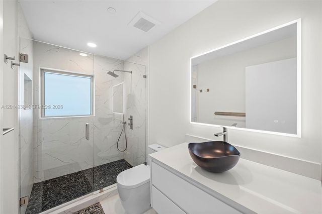 900 Biscayne Blvd 4202, Miami, FL 33132