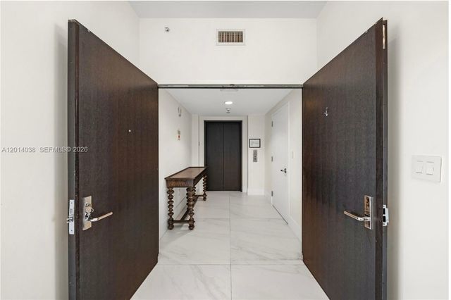900 Biscayne Blvd 4202, Miami, FL 33132
