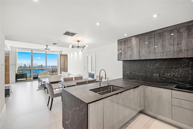 900 Biscayne Blvd 4202, Miami, FL 33132