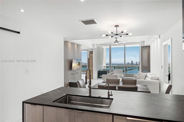 900 Biscayne Blvd 4202, Miami, FL 33132