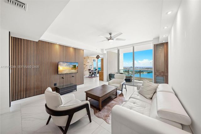 900 Biscayne Blvd 4202, Miami, FL 33132