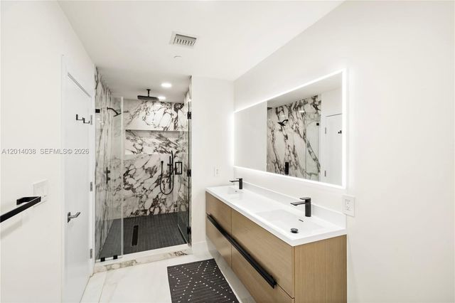 900 Biscayne Blvd 4202, Miami, FL 33132