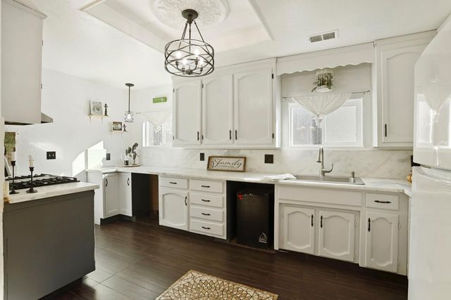 218 N Lincoln Ave, Manteca, CA 95336