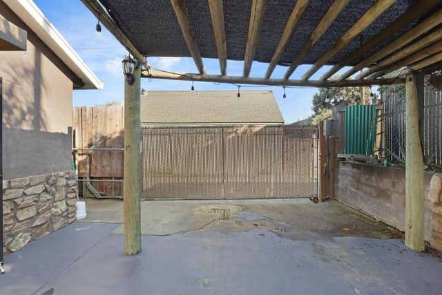 218 N Lincoln Ave, Manteca, CA 95336