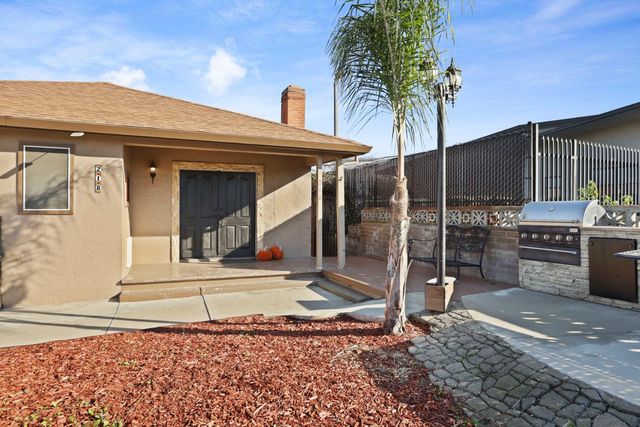 218 N Lincoln Ave, Manteca, CA 95336