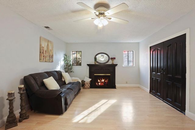 218 N Lincoln Ave, Manteca, CA 95336