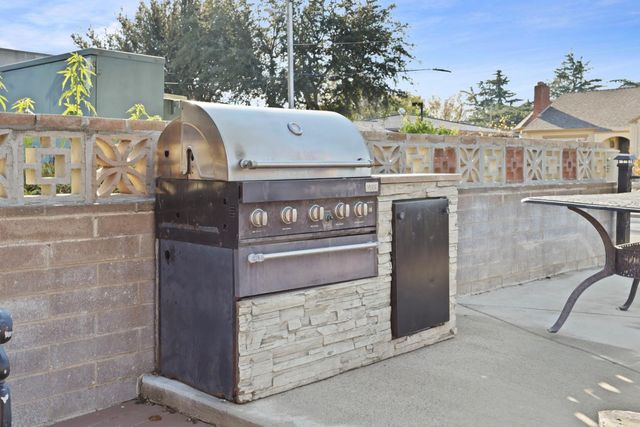 218 N Lincoln Ave, Manteca, CA 95336