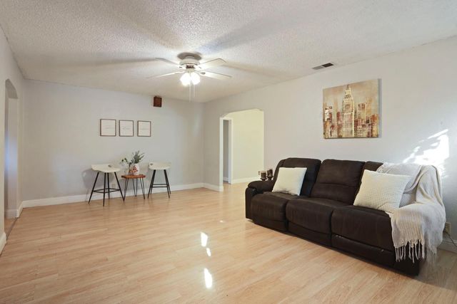 218 N Lincoln Ave, Manteca, CA 95336