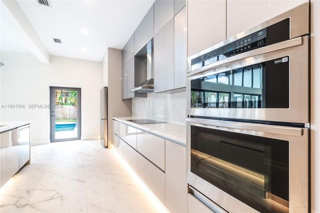842 W Coco Plum Circle, Plantation, FL 33324