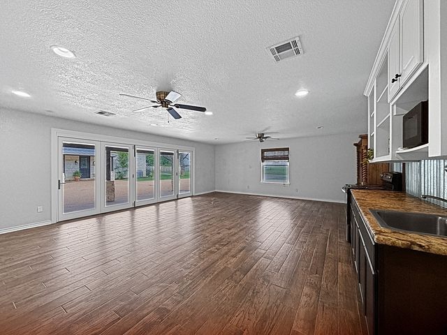 909 Higginbotham Lane, China Spring, TX 76633