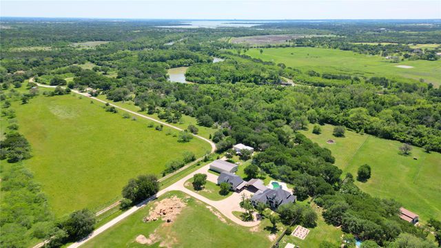 909 Higginbotham Lane, China Spring, TX 76633