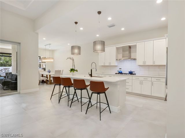 9252 Cayman DR, Naples, FL 34114