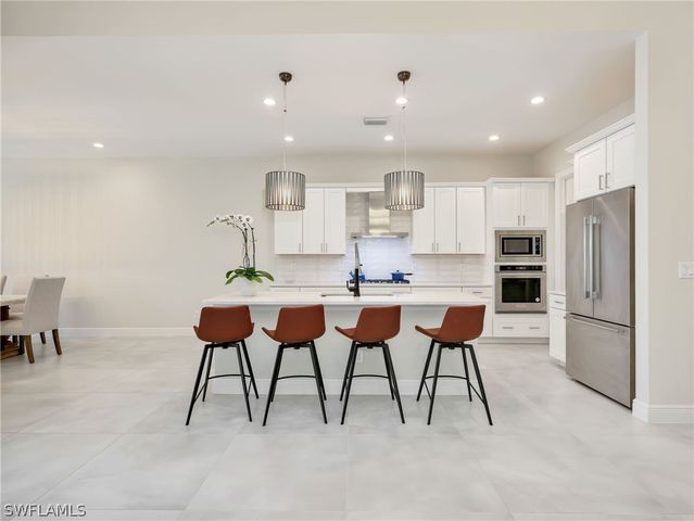 9252 Cayman DR, Naples, FL 34114