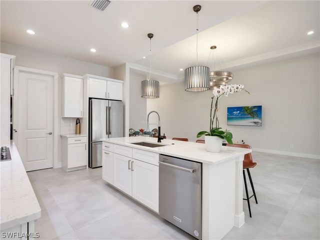 9252 Cayman DR, Naples, FL 34114