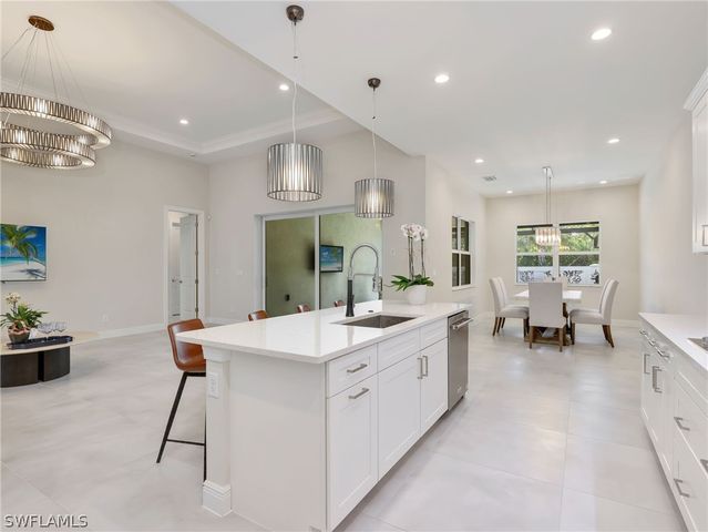 9252 Cayman DR, Naples, FL 34114