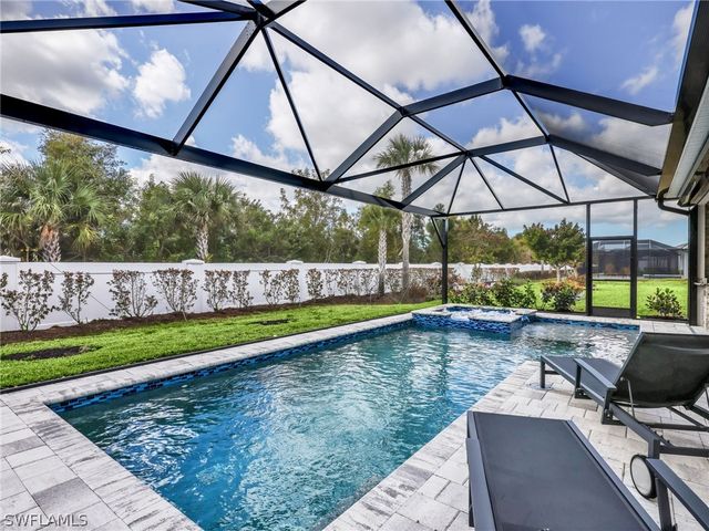 9252 Cayman DR, Naples, FL 34114