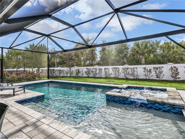 9252 Cayman DR, Naples, FL 34114