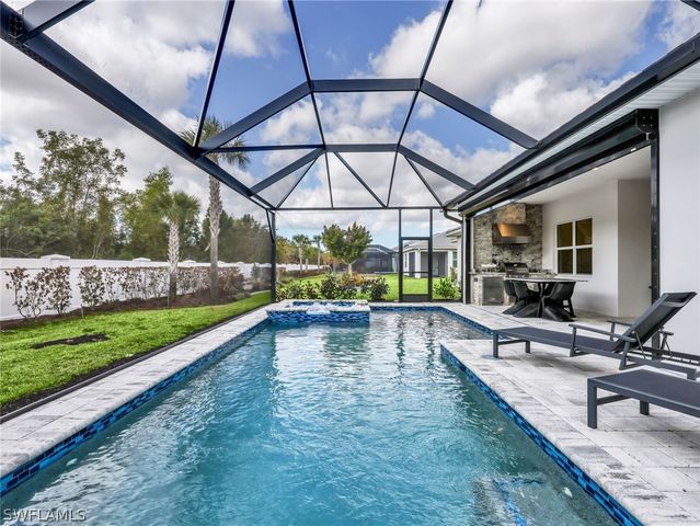 9252 Cayman DR, Naples, FL 34114