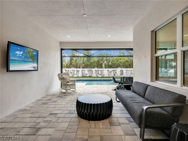 9252 Cayman DR, Naples, FL 34114